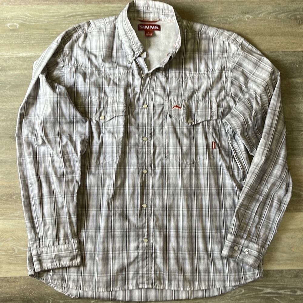 Simms fishing shirt excellent condition pearl snap Velcro pockets